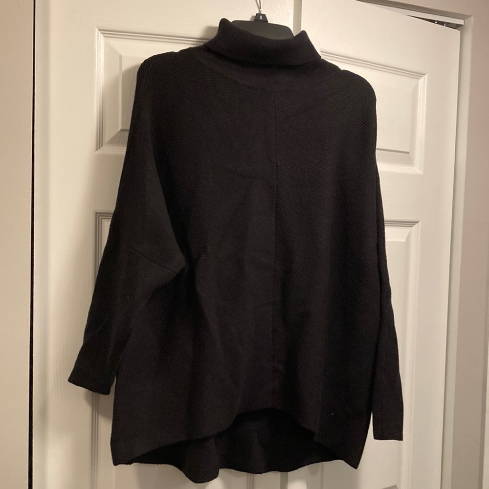 Oversized black baggy turtleneck - new - XS